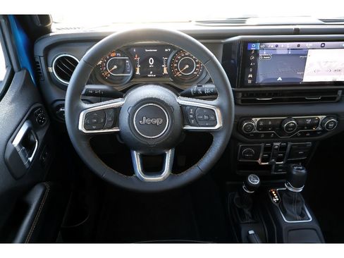 Used 2024 Jeep Wrangler Unlimited Sahara w/ Technology Group AWD/4WD image 4