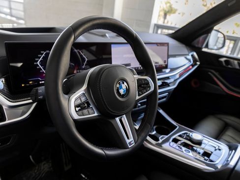 Used 2025 BMW X7 M60i AWD/4WD image 18