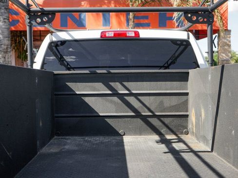 Used 2022 RAM 2500 Tradesman w/ Chrome Appearance Group RWD image 8