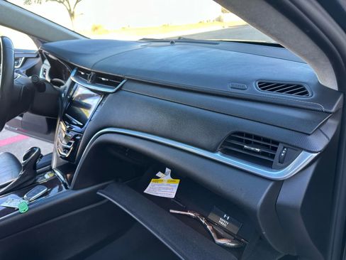 Used 2017 Cadillac XTS Sedan 4D image 29