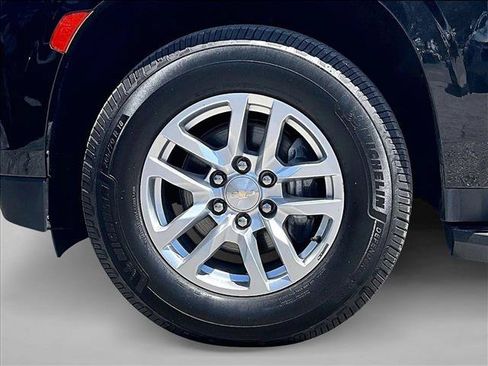 Used 2022 Chevrolet Suburban LT RWD image 10
