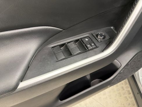 Used 2021 Toyota RAV4 LE FWD image 20