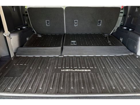 Used 2022 Toyota Highlander L AWD/4WD image 16