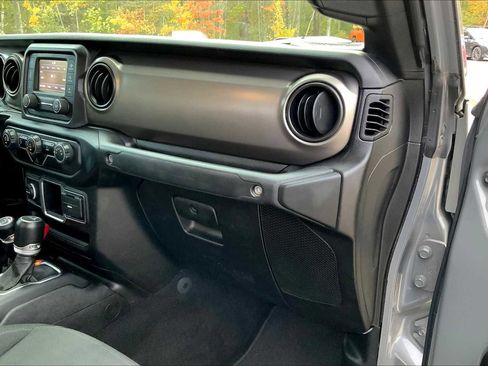 Used 2021 Jeep Gladiator Sport AWD/4WD image 18