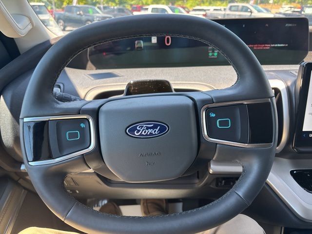 Used 2025 Ford Expedition Active AWD/4WD image 16
