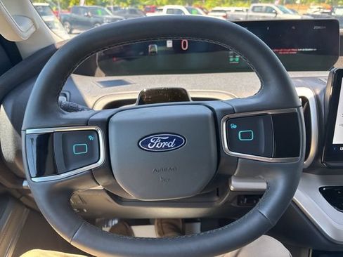 Used 2025 Ford Expedition Active AWD/4WD image 16