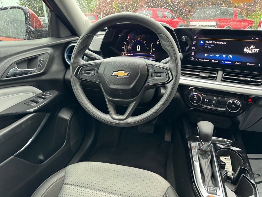 Used 2024 Chevrolet Trax LT FWD image 12