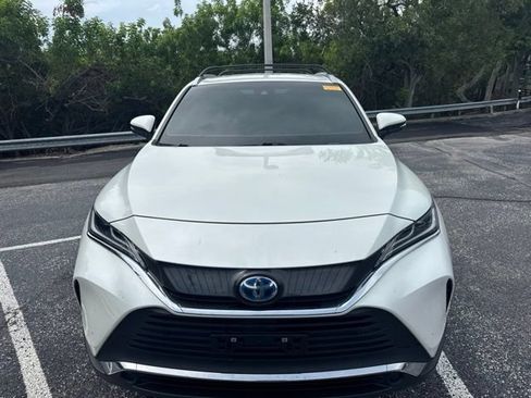 Used 2022 Toyota Venza XLE AWD/4WD image 2