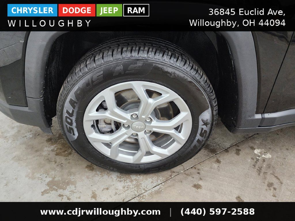 Used 2024 Jeep Compass Latitude AWD/4WD image 37