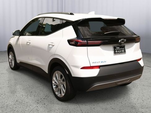 Used 2023 Chevrolet Bolt EUV LT w/ Comfort Package FWD image 21