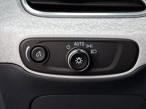 Used 2020 Chevrolet Bolt Premier w/ Infotainment Package image 26