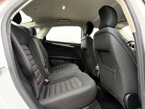 Used 2019 Ford Fusion SE FWD image 16
