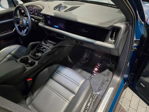 Used 2024 Porsche Cayenne S image 14