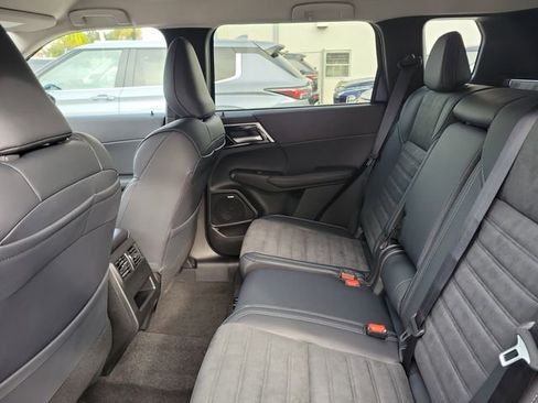 New 2026 Mitsubishi Outlander SE image 14