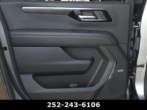 Used 2026 Chevrolet Suburban Z71 w/ Comfort Package AWD/4WD image 36