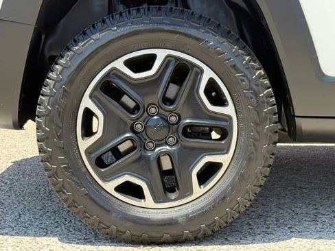 Used 2015 Jeep Renegade Trailhawk w/ Popular Equipment Group AWD/4WD image 26
