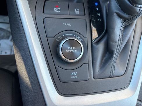 Used 2025 Toyota RAV4 XLE image 13