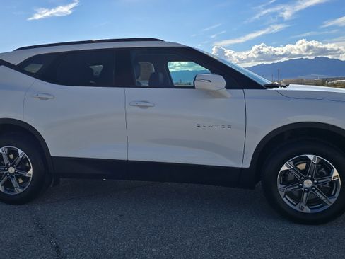 Used 2024 Chevrolet Blazer LT image 3