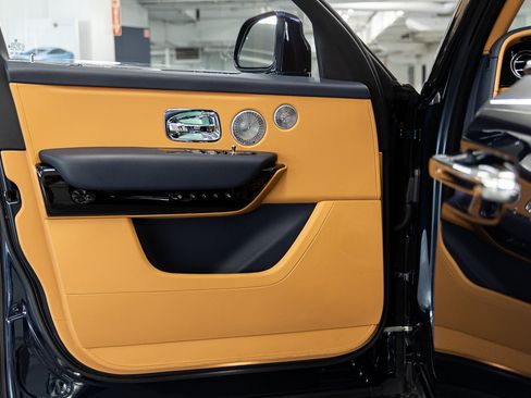 Certified 2025 Rolls-Royce Cullinan AWD/4WD image 30