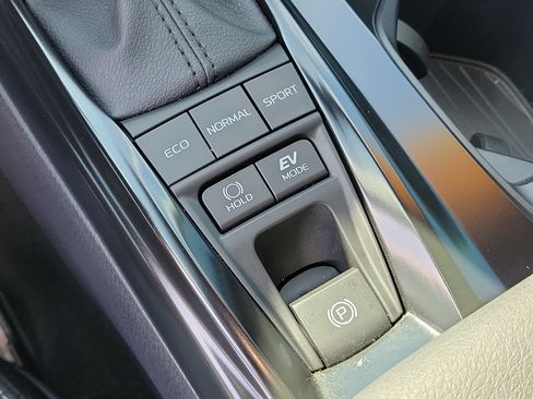 Used 2025 Toyota Camry SE w/ Convenience Package FWD image 26