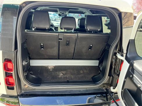 Used 2022 Land Rover Defender 90 X-Dynamic HSE image 22