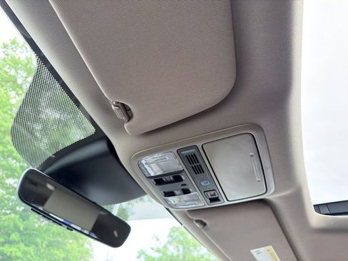Used 2024 Honda Odyssey Touring image 32