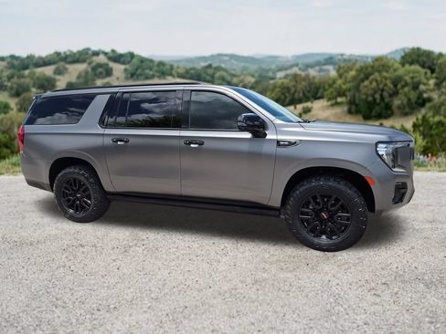 Used 2023 GMC Yukon XL AT4 w/ AT4 Premium Package AWD/4WD image 14