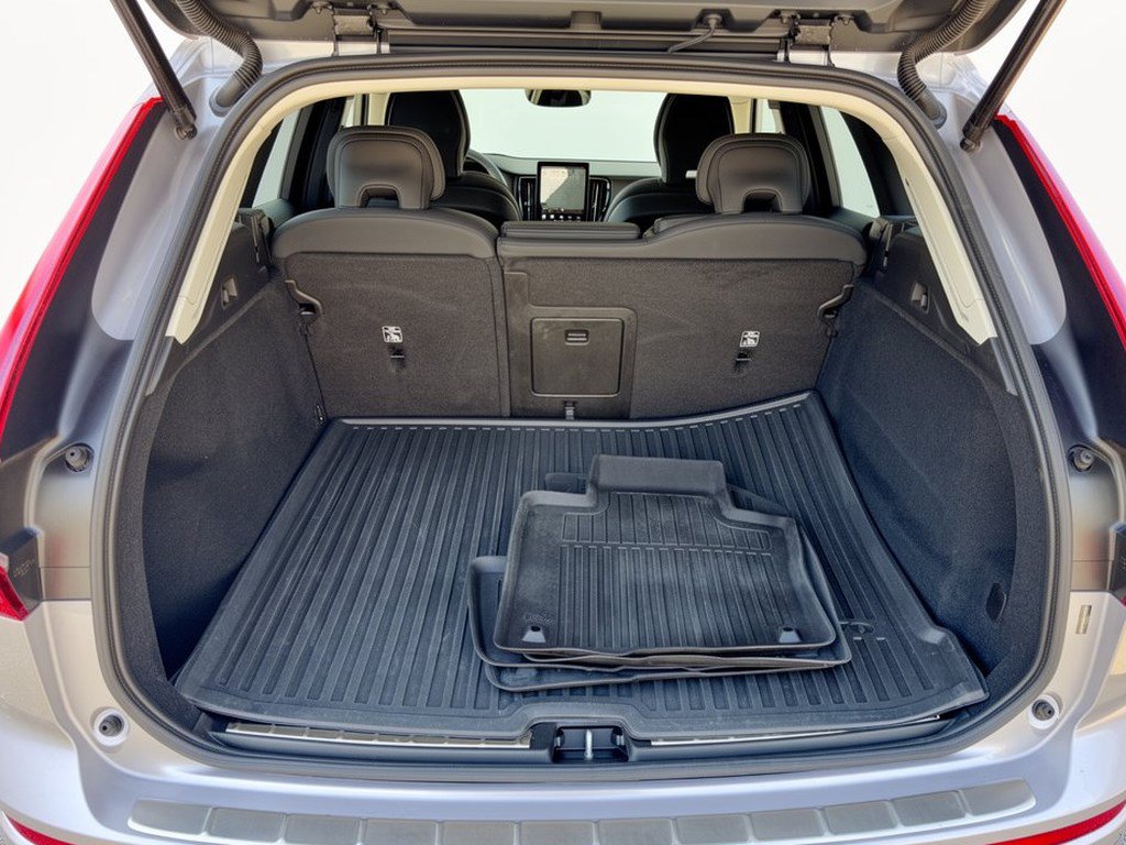 Certified 2026 Volvo XC60 B5 Plus AWD/4WD image 28