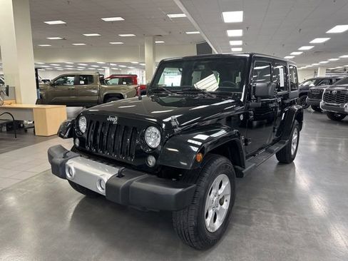 Used 2014 Jeep Wrangler Unlimited Sahara w/ Connectivity Group AWD/4WD image 3