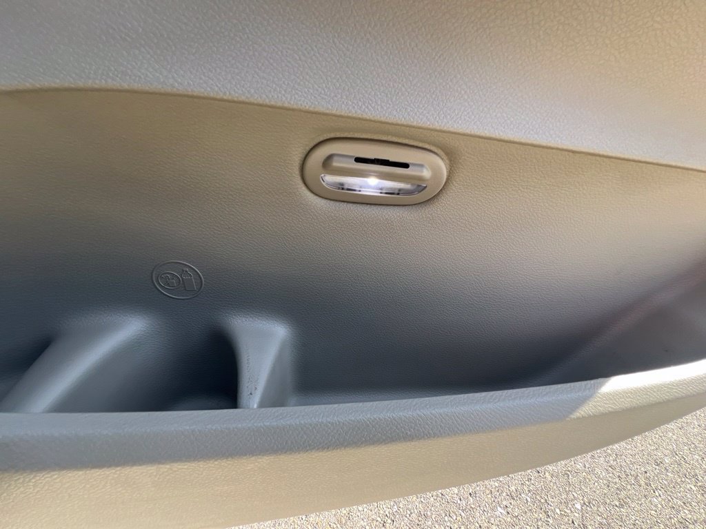 Used 2014 Chrysler Town & Country Touring-L FWD image 23