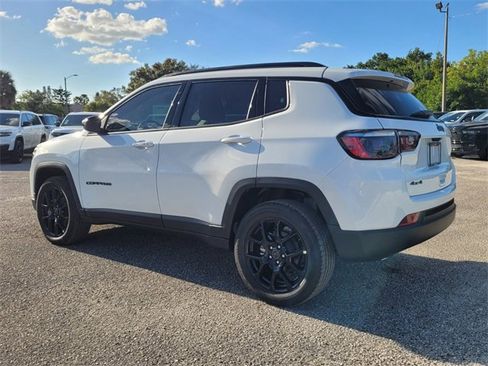 Used 2026 Jeep Compass Latitude image 5