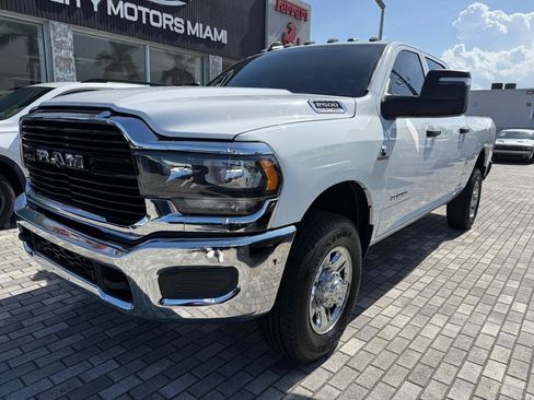 Used 2024 RAM 2500 Tradesman w/ Chrome Appearance Group AWD/4WD image 3