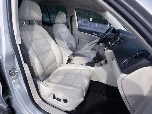 Used 2013 Volkswagen Tiguan SEL FWD image 26