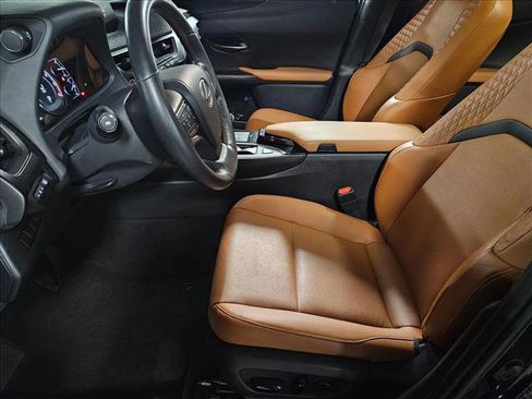 Used 2019 Lexus UX 200 w/ Premium Package FWD image 15
