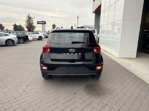 Used 2022 Hyundai Venue SEL image 3