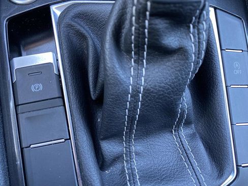 Used 2022 Volkswagen Tiguan S image 28