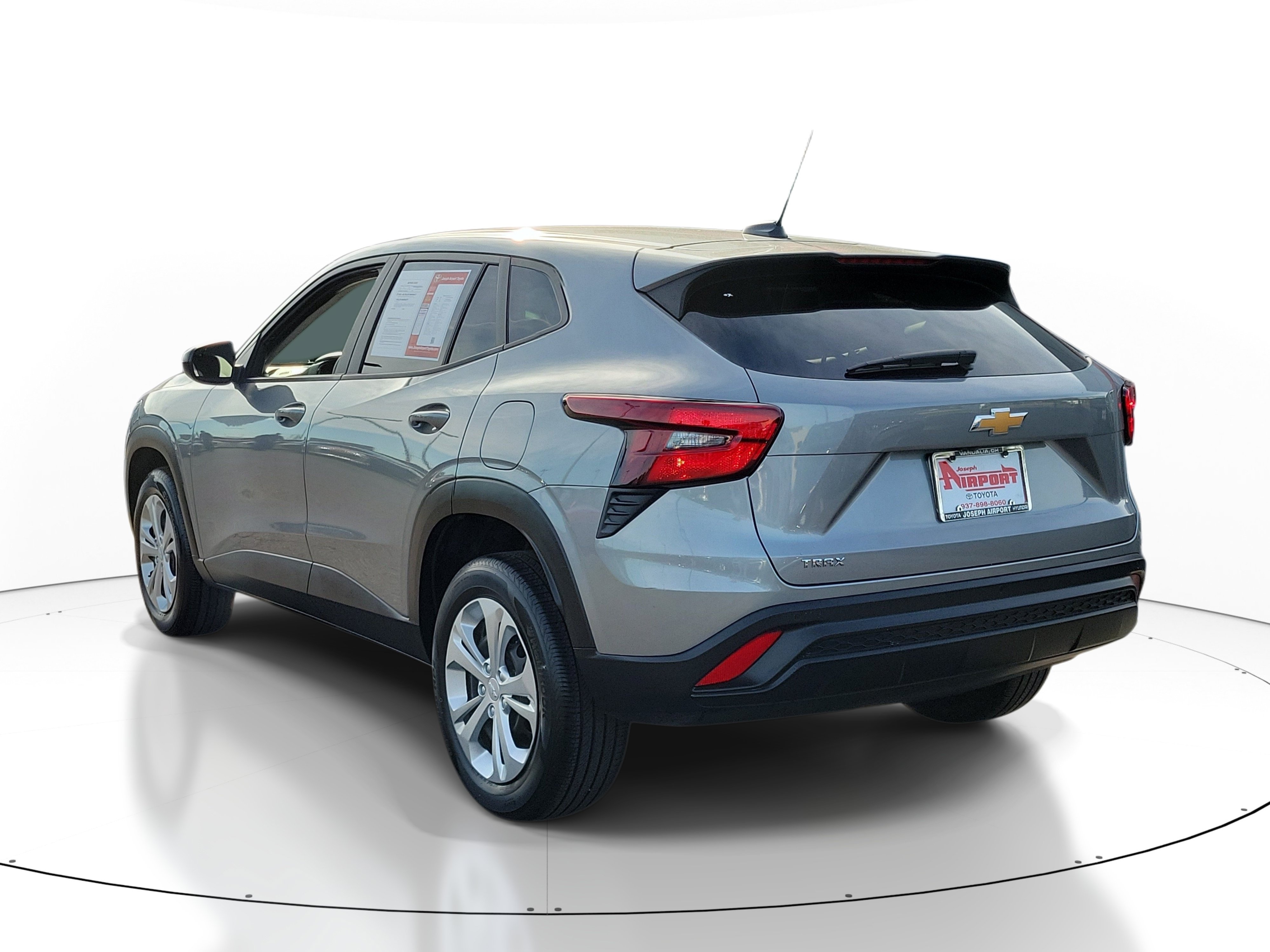 Used 2024 Chevrolet Trax LS w/ Driver Confidence Package FWD image 3