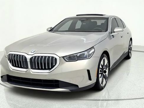 Used 2026 BMW 530i RWD image 3