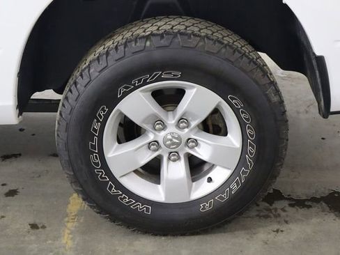 Used 2019 RAM 1500 Classic SLT AWD/4WD image 40