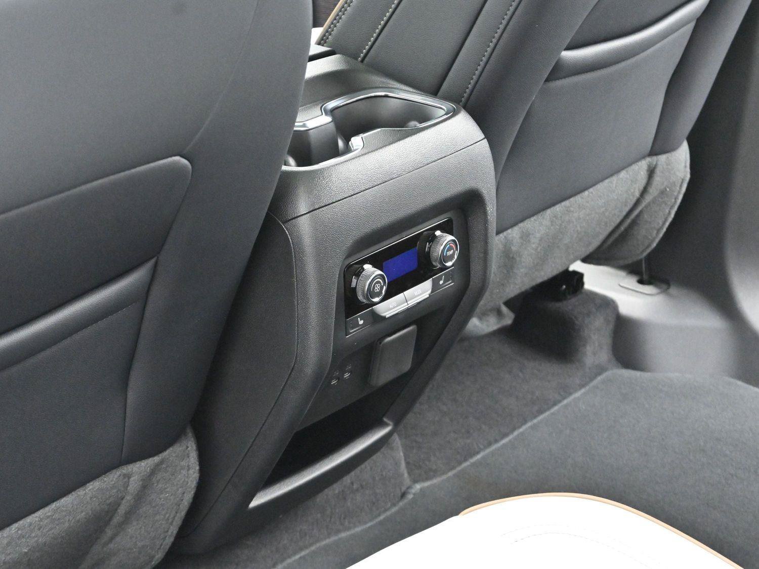 Used 2025 Chevrolet Traverse High Country AWD/4WD image 33