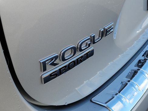Used 2017 Nissan Rogue Sport SL FWD image 5