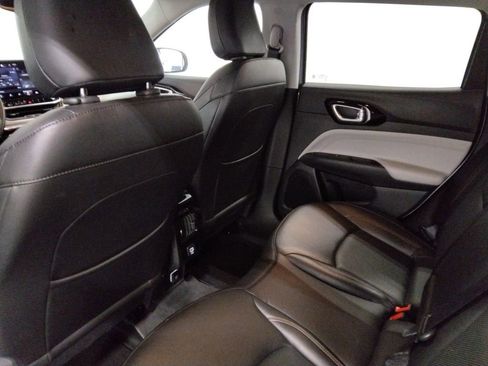 Used 2022 Jeep Compass Limited image 34