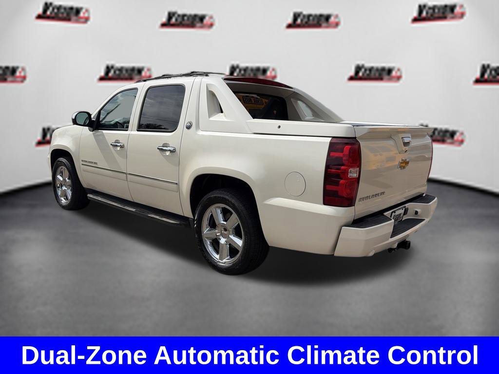 Used 2013 Chevrolet Avalanche LTZ AWD/4WD image 8