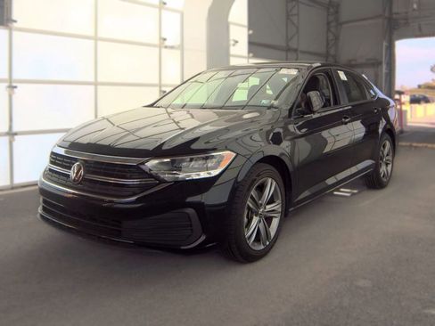 Used 2024 Volkswagen Jetta SE FWD image 1