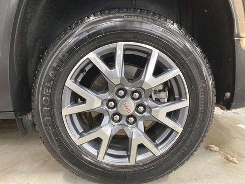 Used 2023 GMC Acadia SLT image 33