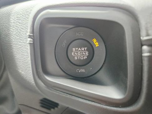Used 2025 Jeep Wrangler Unlimited Sahara w/ Safety Group AWD/4WD image 32
