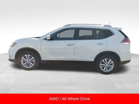 Used 2016 Nissan Rogue SV image 2