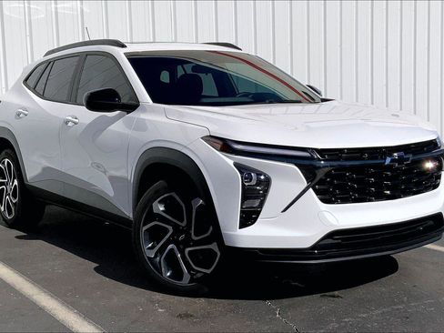 Used 2024 Chevrolet Trax RS w/ Sunroof Package image 30