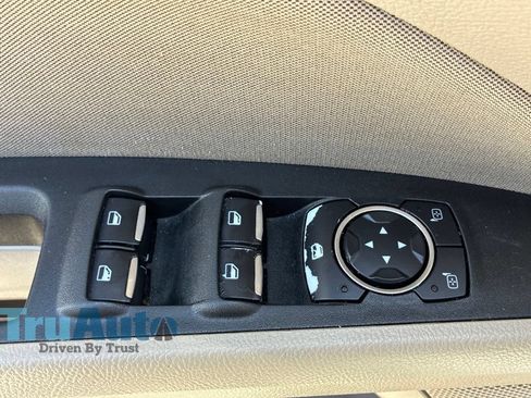 Used 2018 Ford Fusion SE w/ Fusion SE Technology Package FWD image 21