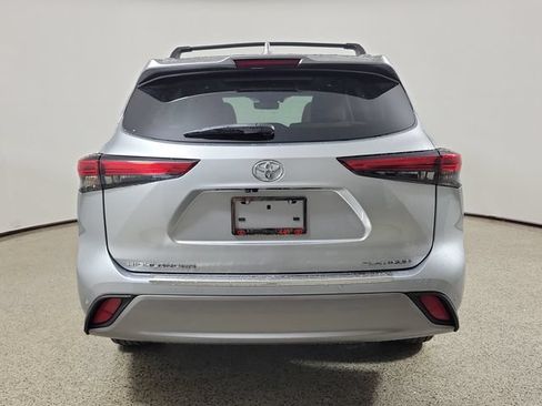 Used 2023 Toyota Highlander Platinum FWD image 6